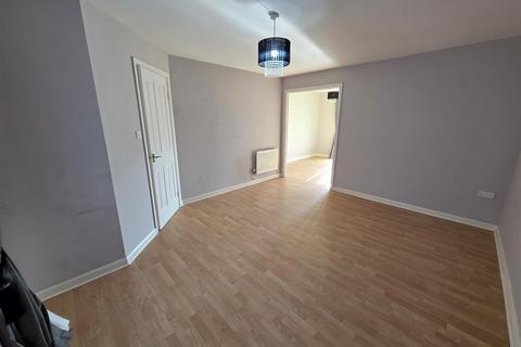3 bedroom semi-detached house to rent, Barmouth Way, Liverpool L5