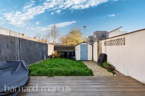 4 bedroom townhouse to rent, Cairns Avenue, LONDON