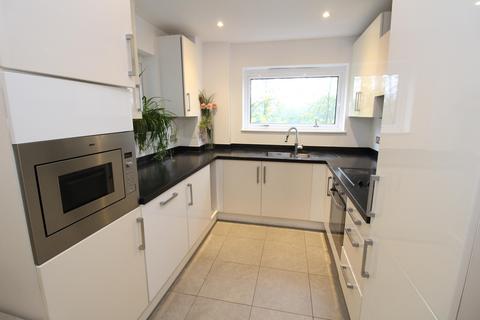 2 bedroom apartment to rent, Talbot Close, MITCHAM