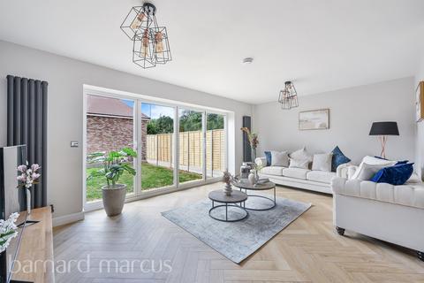 3 bedroom house to rent, Manor Road South, ESHER