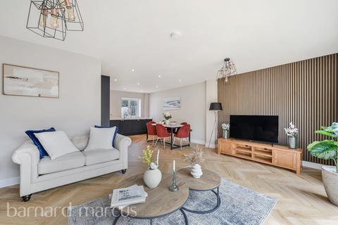 3 bedroom house to rent, Manor Road South, ESHER