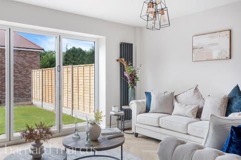 3 bedroom house to rent, Manor Road South, ESHER