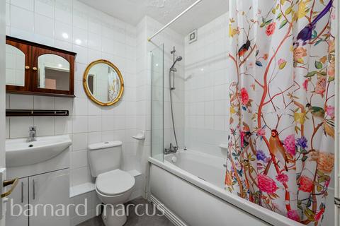 2 bedroom flat to rent, Chartwell Close, CROYDON