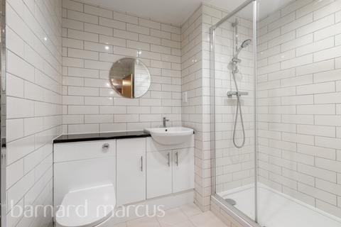 3 bedroom apartment to rent, Scott Avenue, LONDON