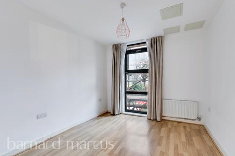 3 bedroom apartment to rent, Scott Avenue, LONDON