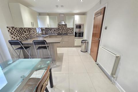 5 bedroom end of terrace house to rent, Coverdale Road, London