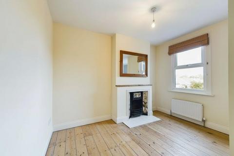 2 bedroom maisonette to rent, Gurdon Road, London