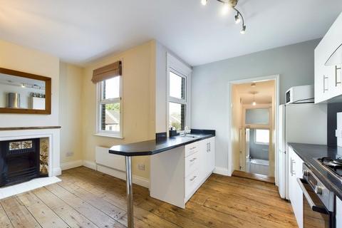 2 bedroom maisonette to rent, Gurdon Road, London
