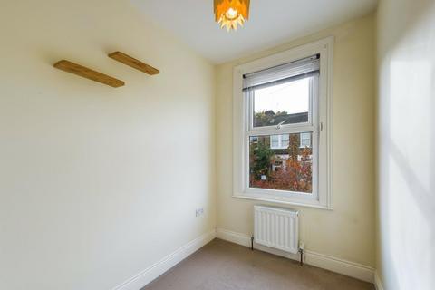 2 bedroom maisonette to rent, Gurdon Road, London
