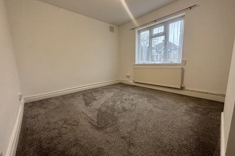 2 bedroom maisonette to rent, Alberta Avenue, Cheam