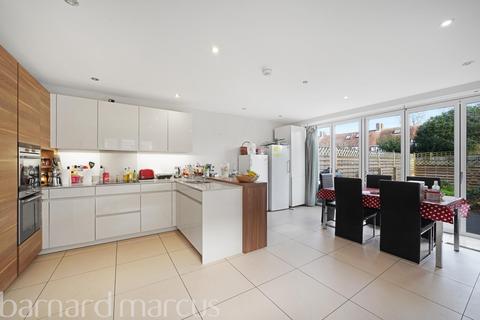 4 bedroom house to rent, Emerald Square, London