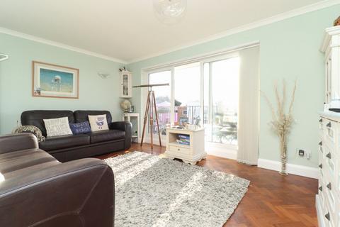 2 bedroom flat for sale, Minnis Road, Birchington, Kent, CT7