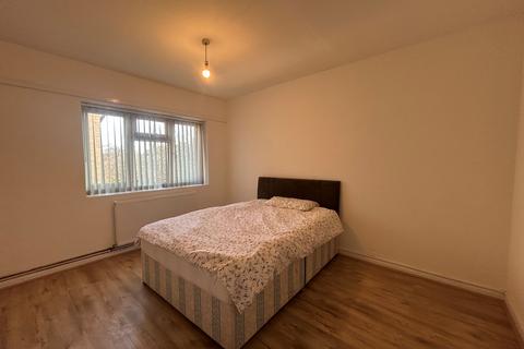 1 bedroom apartment to rent, Minford Gardens, LONDON