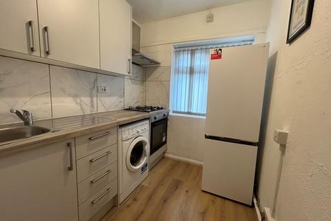 1 bedroom apartment to rent, Minford Gardens, LONDON