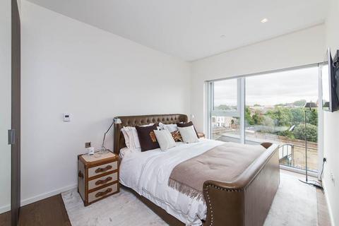 3 bedroom apartment to rent, Columbia Gardens, LONDON