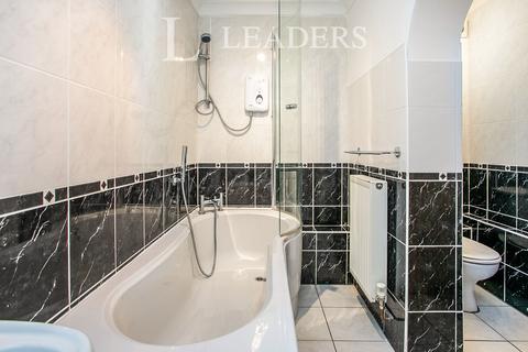 2 bedroom flat to rent, London Road, RH1