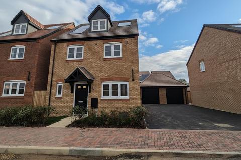4 bedroom semi-detached house to rent, Weller Close, Collingtree NN4