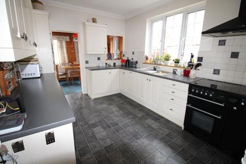 4 bedroom detached house for sale, Holden Way, Upminster RM14