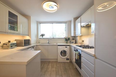 2 bedroom apartment to rent, Stroudwater Park, WEYBRIDGE, KT13