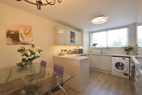 2 bedroom apartment to rent, Stroudwater Park, WEYBRIDGE, KT13