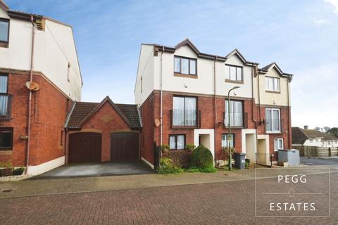4 bedroom end of terrace house for sale, Honeysuckle Close, Paignton