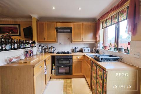 4 bedroom end of terrace house for sale, Honeysuckle Close, Paignton