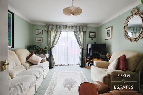 4 bedroom end of terrace house for sale, Honeysuckle Close, Paignton