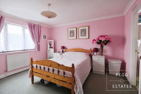4 bedroom end of terrace house for sale, Honeysuckle Close, Paignton
