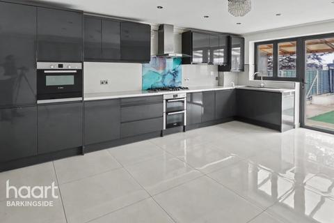 4 bedroom terraced house for sale, Sherwood Road, Barkingside