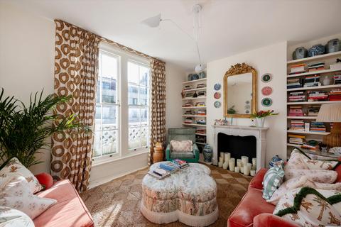 2 bedroom flat for sale, Grafton Terrace, London NW5.