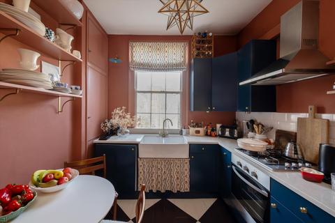2 bedroom flat for sale, Grafton Terrace, London NW5.