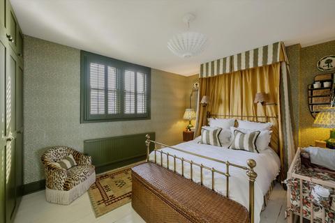 2 bedroom flat for sale, Grafton Terrace, London NW5.
