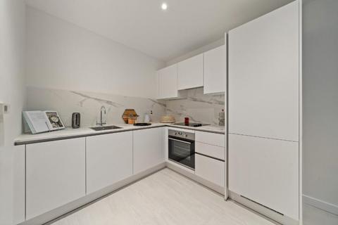 Studio to rent, Farine Avenue, HAYES