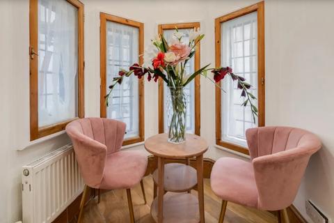 2 bedroom apartment to rent - Cockspur Street, LONDON