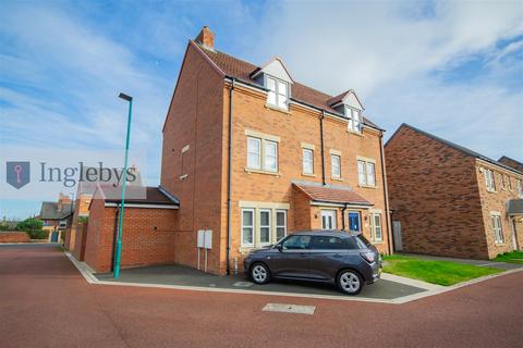 3 bedroom semi-detached house for sale, Annan Gardens, Saltburn-By-The-Sea