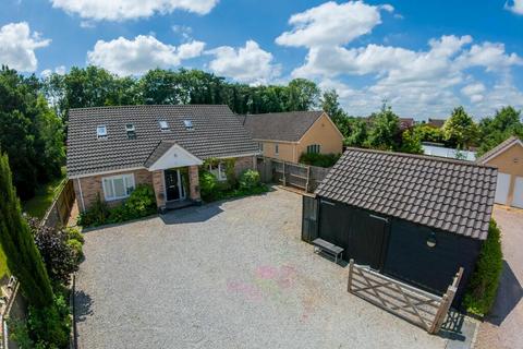 5 bedroom detached house to rent, Millers Rise, Lakenheath, BRANDON
