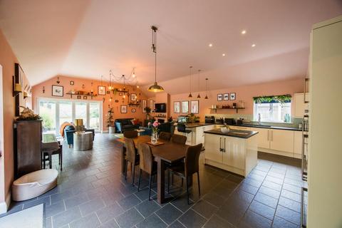 5 bedroom detached house to rent, Millers Rise, Lakenheath, BRANDON