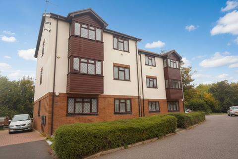 2 bedroom apartment to rent, Groves Close, Bourne End, SL8