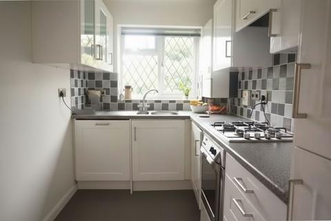 2 bedroom apartment to rent, Groves Close, Bourne End, SL8