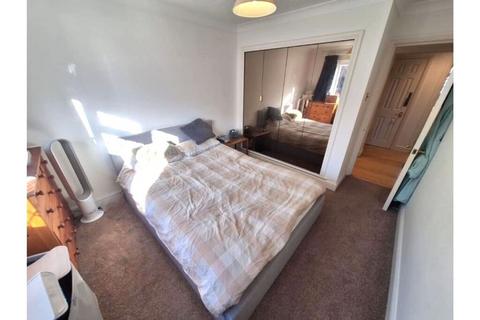 2 bedroom apartment to rent, Groves Close, Bourne End, SL8