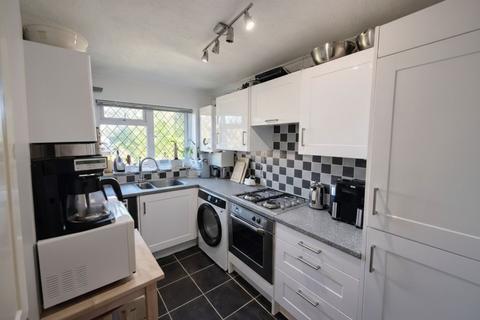 2 bedroom apartment to rent, Groves Close, Bourne End, SL8