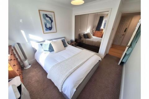 2 bedroom apartment to rent, Groves Close, Bourne End, SL8