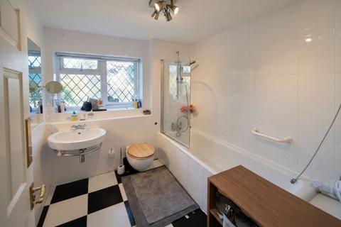 2 bedroom apartment to rent, Groves Close, Bourne End, SL8