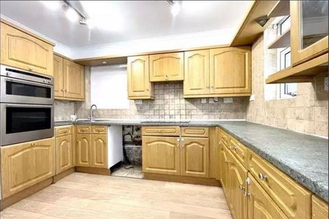 5 bedroom semi-detached house to rent, West Road, West Drayton UB7