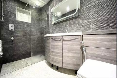 5 bedroom semi-detached house to rent, West Road, West Drayton UB7