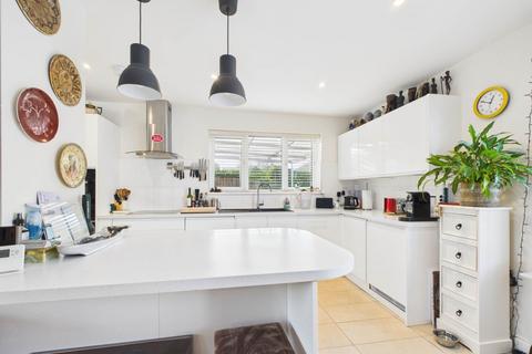3 bedroom detached house for sale, Thornton Crescent, Wendover