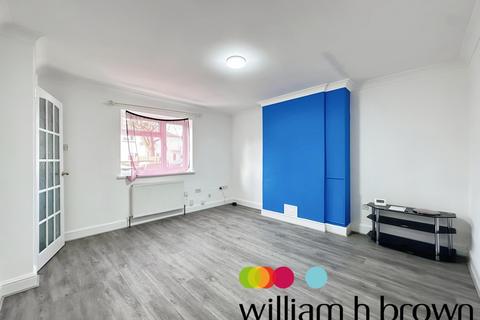 3 bedroom semi-detached house to rent, West Avenue, CHELMSFORD