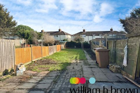 3 bedroom semi-detached house to rent, West Avenue, CHELMSFORD