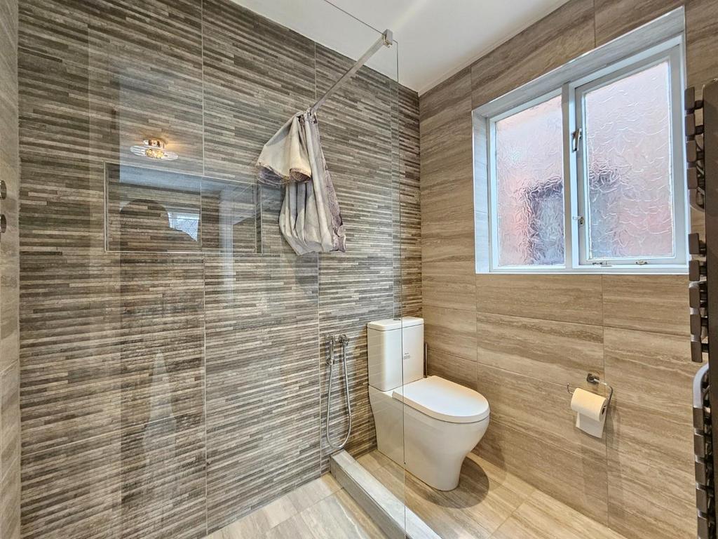 Bedroom 1 - En-Suite