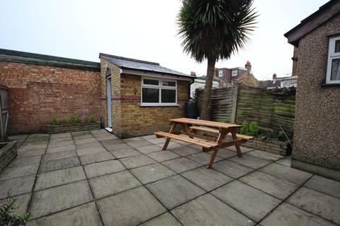House share to rent, Vicarage Road, WATFORD